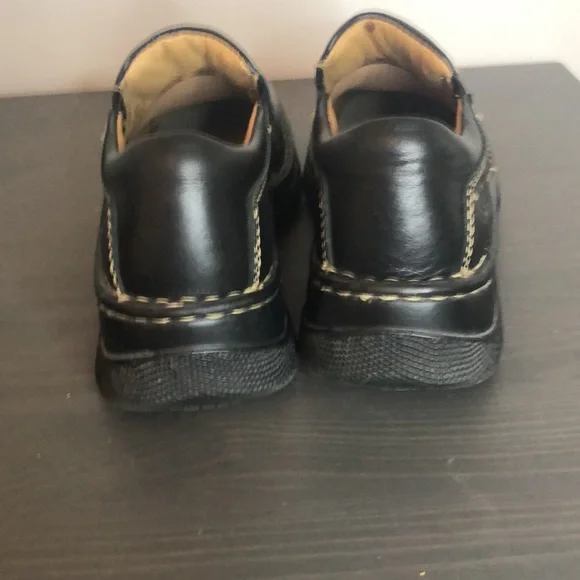 Born Womens Loafers. Sz 6 - Picture 2 of 11